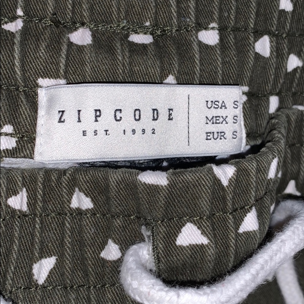 Shorts - Picture 2 of 3